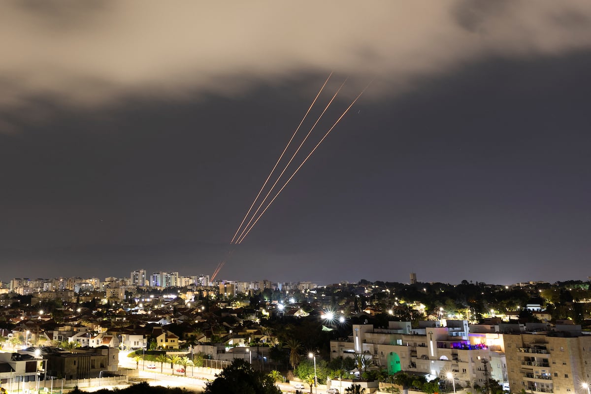 Irán lanza un ataque inédito contra Israel con más de 200 drones y misiles  | Internacional | EL PAÍS