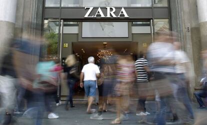 Entrada de un establecimiento de Zara en Barcelona