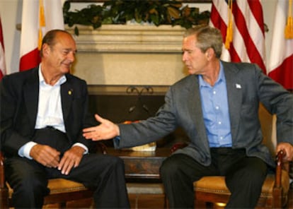 Chirac y Bush, durante su reunión en la Cumbre del G-8.