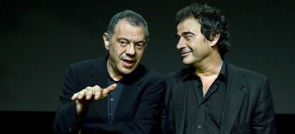 El director Lluís Pascual y el actor Eduard Fernández, durante la presentación de 'Quitt'.