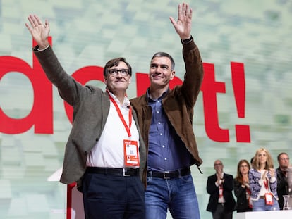 Salvador Illa y Pedro Sánchez, en la clausura del congreso del PSC, en Barcelona.