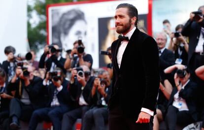 Jake Gyllenhaal llega a la sesión de gala de filme que protagoniza en el festival de Venecia.