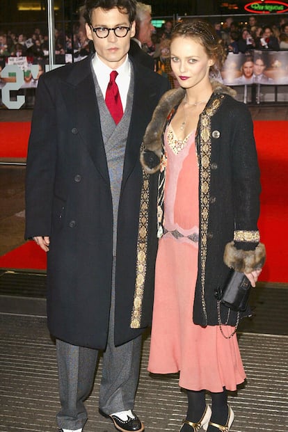 En la premiere londinense de Finding Neverland, en 2004, escogieron un muy conjuntado look años 20.