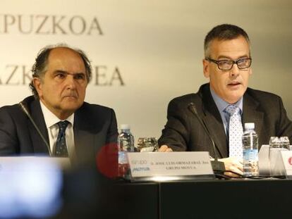 A la derecha, Pedro Esnaola, presidenet de la Cámara de Comercio de Gipuzkoa, junto a José Luis Ormazabal, del Grupo Moyua.