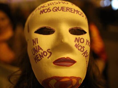 Caretas contra la violencia de g&eacute;nero en el D&iacute;a Internacional de la Mujer, en Madrid.