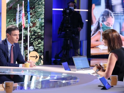 Mónica López entrevista a Pedro Sánchez en 'La hora de La 1'.