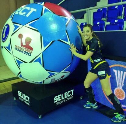 Eli Pinedo celebra sus 150 partidos con la selección.