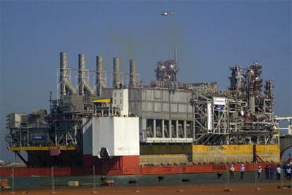 La planta de gas parte en barco desde Cádiz.