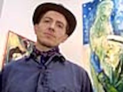 Billy Childish, junto a una de sus obras, en una galería de arte londinense.