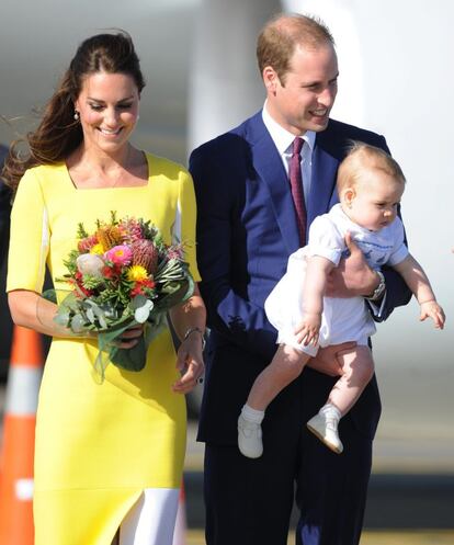 El príncipe Jorge se convirtió en la estrella del viaje de tres semanas que los duques de Cambridge realizaron por Australia y Nueva Zelanda. En la imagen, a su llegada al aeropuerto de Sydney.