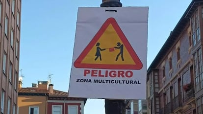La imagen de uno de los carteles colgados en la calle en Burgos. Fotografia Podemos Burgos