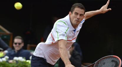 García-López golpeando la pelota en su partido ante Wawrinka.