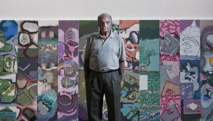 El pintor Luis Gordillo, en la Galeria Marlborough de Madrid.