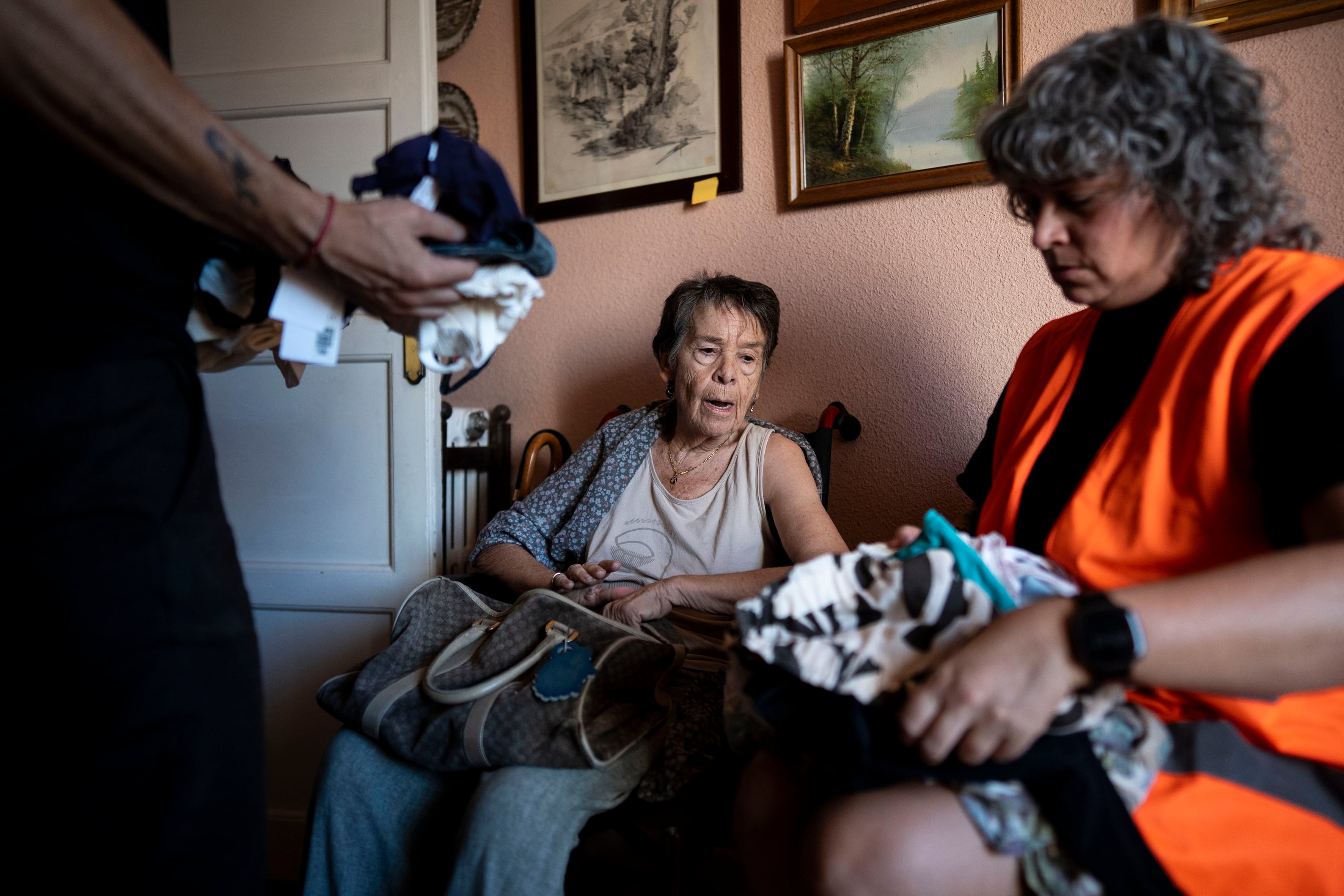 El desahucio de Maricarmen desde el interior de su casa