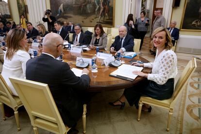 La ministra de Educación, Pilar Alegría, a la derecha, este miércoles durante la Conferencia Sectorial de Educación, en Madrid.