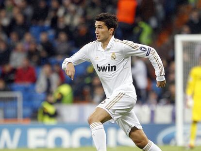 Sahin conduce el balón contra el Dinamo de Zagreb.