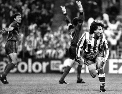 Futre celebra un gol ante Zubizarreta y Salva en 1991.