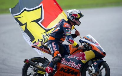 Sandro Cortese celebra el triunfo en el Mundial.