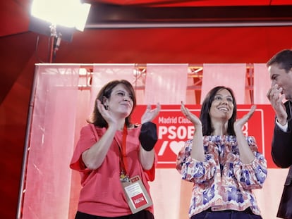 La vicesecretaria general del PSOE, Adriana Lastra, la secretaria general en la ciudad de Madrid, Mercedes González, y el líder regional, Juan Lobato, en julio de 2022.