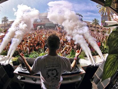 El DJ David Guetta, en plena actuación en el Encore Beach Club del hotel Wynn de Las Vegas.