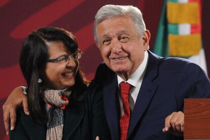 López Obrador con Álvarez-Buylla, directora del CONAHCYT.