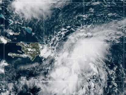 Imagen del Centro Nacional de Huracanes de la tormenta 'Grace' acercándose a la isla La Española.