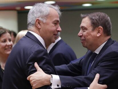 El ministro Luis Planas, junto a su homólogo griego, Makis Voridis, durante el Consejo.