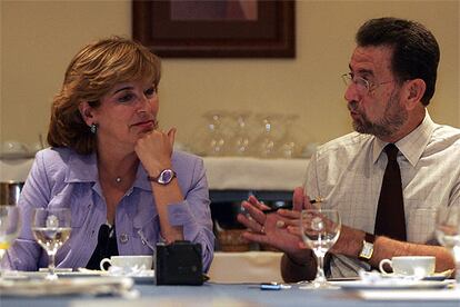 Concha Caballero y Manuel Gracia, el pasado viernes, en un hotel de Sevilla.