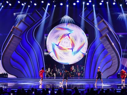 Presentación del balón oficial con el que se disputarán los partidos en el Mundial de Qatar. La pelota ha sido diseñada por Adidas.