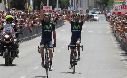 Ion Izagirre cruza la meta por delante de Valverde.