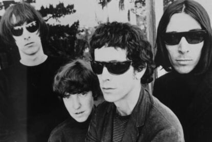 Moe Tucker, la segunda a la izquierda, con The Velvet Underground.