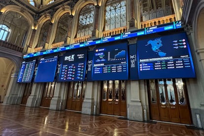 Paneles de la Bolsa de Madrid.