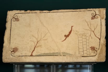 Fresco conocido como Il Tuffatore conservado en el museo arqueológico de la ciudad de Paestum, cerca de Salerno.