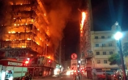 De acordo com o relato de moradores, o incêndio teve início no quinto andar do prédio por volta da 1h30