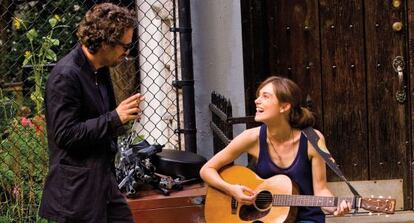 Mark Ruffalo y Keira Knightley, en 'Begin again'.