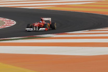 Alonso ha llegado cuarto aunque saldrá tercero en Delhi por la sanción de Hamilton, sancionado en los libres con tres puestos por saltarse una bandera amarilla