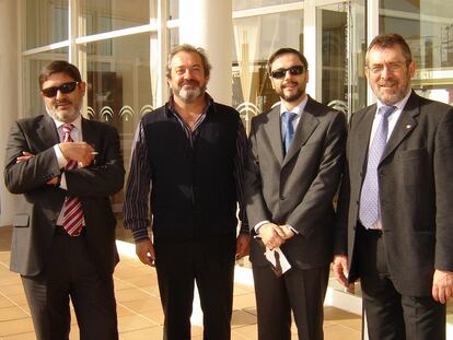 De izquierda a derecha, Guerrero, exdirector de Trabajo; Lanzas, exdirigente de UGT; Mellet, exdirector de Mercasevilla, y Rivas, exdelegado de Empleo de Sevilla. Los cuatro están imputados en el caso de los ERE y Mercasevilla.