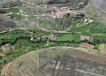 Vista aérea del cerro donde se hallaba el castro celtibérico de Aratis, en Zaragoza.