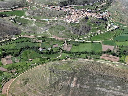 Vista aérea del cerro donde se hallaba el castro celtibérico de Aratis, en Zaragoza.