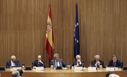 El presidente del Congreso, Jesús Posada, el líder del PSOE, Alfredo Pérez Rubalcaba, y el ministro de Exteriores, José Manuel García-Margallo, entre otros, en el acto en recuerdo del llamado "Contubernio de Múnich", en el Congreso.