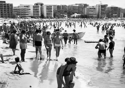 Turistes a Salou, 1975.