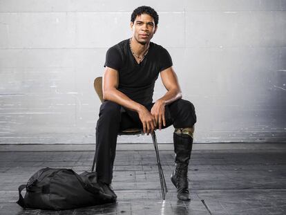 El bailarín y coreógrafo Carlos Acosta, criado en el barrio marginal de Los Pinos en La Habana, se convirtió en una leyenda internacional de la danza.