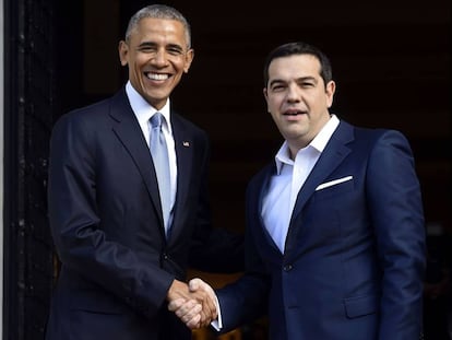 O primeiro-ministro grego cumprimenta o presidente Obama.