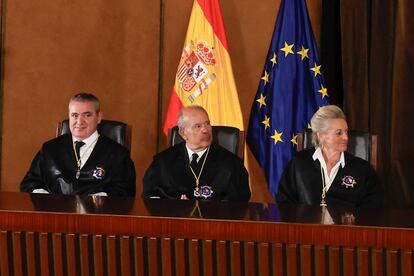 Los magistrados José María Macías Castaño, Juan Carlos Campo y María Luisa Segoviano el pasado viernes en el Tribunal Constitucional.