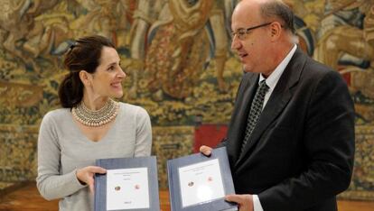 Bakartxo Tejería y Juan Calparsoro este miércoles en el acto de entrega de la memoria anual de la Fiscalía del País Vasco en el Parlamento.