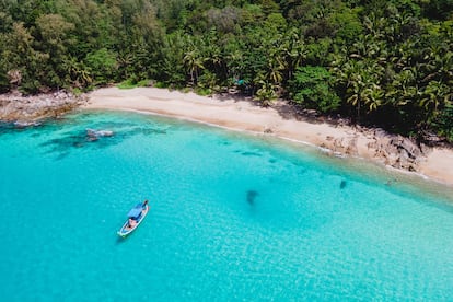 Playa Banana (Phuket, Tailandia). Todo lo necesario para un día de playa perfecto lo tienes en este arenal del sudeste asiático. Explorar la vida marina en los impresionantes arrecifes de coral haciendo esnórquel o buceo; coger una tabla de surf y disfrutar de las olas o reservar una excursión en kayak, son algunas de las actividades que este enclave ofrece. De acuerdo con la plataforma, “de nuestros ocho millones de anuncios, menos del 1% logran el hito de entrar en el ‘ranking”. 