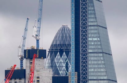 A la derecha, en primer término, Leadenhall Building, en Londres, vendido por 1.300 millones.