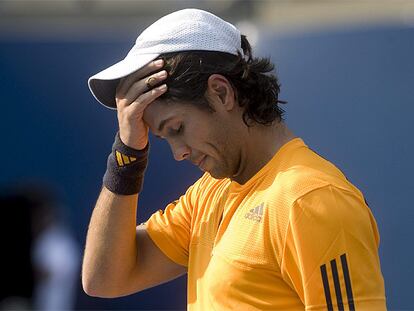 El tenista madrileño se lamenta tras perder un punto ante Djokovic