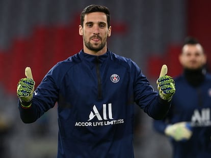 Sergio Rico, en el calentamiento previo de un duelo de Liga de Campeones con el PSG.