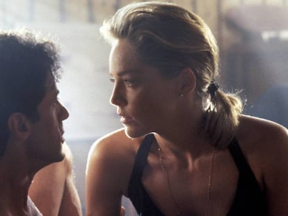 Sylvester Stallone e Sharon Stone num momento de ‘O Especialista’, filme que completa 25 anos.